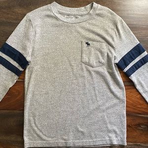 Abercrombie Kids Cozy Icon Long Sleeve Tee Boys Size 9/10